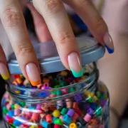 'Rainbow nails': Trendi manikure u duginim bojama očarale su nas