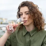 Čaša vina prije spavanja može pomoći kod mršavljenja? Evo što kažu znanstvenici