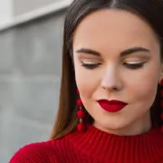 Jednostavni, a efektni: Make up lookovi koje možeš napraviti za tren