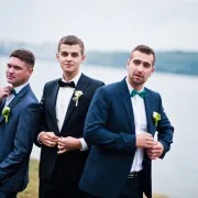 Pitate se što odjenuti na svadbenu zabavu? Pogledajte najnovije trendove u muškoj modi