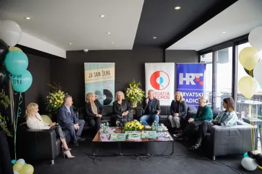 Dan prodavaonica ploča protekao je u zvukovima vinila 'Ja sam žena'