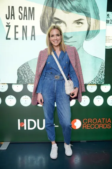 Dan prodavaonica ploča protekao je u zvukovima vinila 'Ja sam žena'