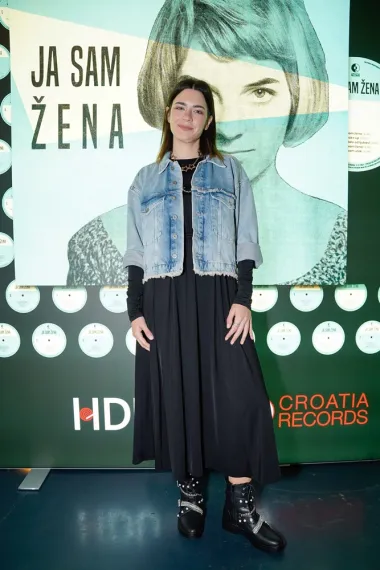 Dan prodavaonica ploča protekao je u zvukovima vinila 'Ja sam žena'