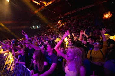 Prvi samostalni koncert Daleke obale u Domu sportova oduševio zagrebačku publiku