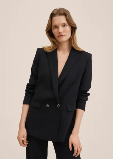 Crni blejzer - elegantni klasik koji moraš imati u ormaru