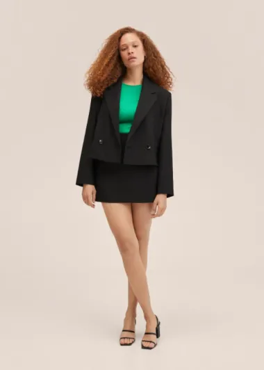 Crni blejzer - elegantni klasik koji moraš imati u ormaru