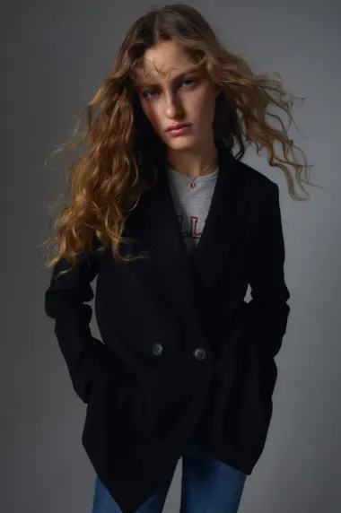 Crni blejzer - elegantni klasik koji moraš imati u ormaru