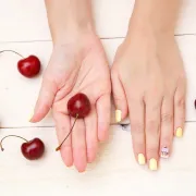 Najslađe manikure ove sezone su one s trešnjama! Nisu li divne?