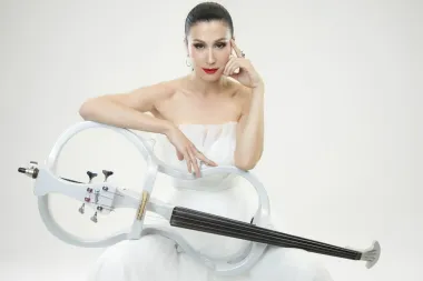 Ana Rucner novom pjesmom 'Bijeli anđeo' najavljuje dugoočekivani album