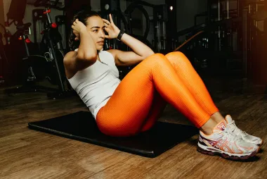 Ravan trbuh i zanosne noge: Top forma za 30 minuta dnevno