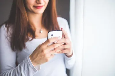 Kako staviti video na pozadinu mobitela?