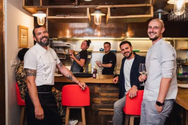 Uje Oil Bar desetim rođendanom otvara novo poglavlje: predstavljene su izložbena ribarnica i nova konoba