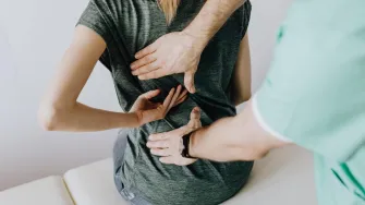 4 male navike koje ti mogu pomoći ublažiti bol u leđima