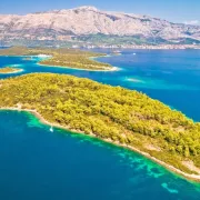 Svi putevi vode u Vrnik: Bajkoviti otok koji obožavaju domaće i strane zvijezde