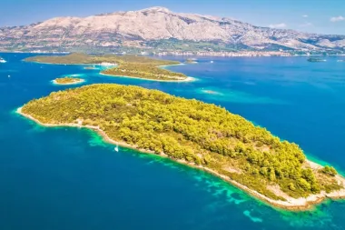Svi putevi vode u Vrnik: Bajkoviti otok koji obožavaju domaće i strane zvijezde