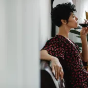 Je li moguće? Izgleda da čaša vina prije spavanja pomaže u mršavljenju