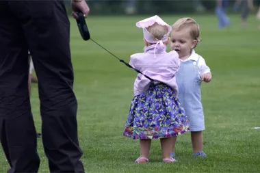 Povodac ili remen za manju djecu: Je li to ok ili nikako ne?