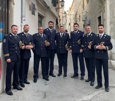 Na koncertu "Pozdrav Ljetu“ Ani Rucner pridružit će se Policijska klapa Sv. Mihovil