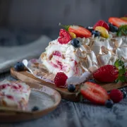 Meringue rolada s jagodama - čisto ljetno savršenstvo