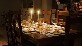 Na koju stranu ide pribor za jelo prema bontonu?