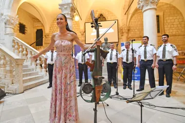 Ana Rucner održala je nikad spektakularniji "Pozdrav Ljetu“ na dubrovačkom Srđu