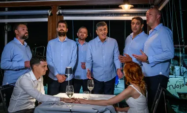 Rišpetovci mikrofone zamijenili kuhinjom i još pjevaju 'Lipo mi je tu'!