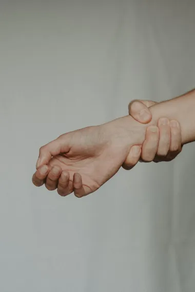 Postavi granice: 5 znakova da te partner kontrolira