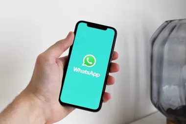 Kako zvati preko Whatsappa?