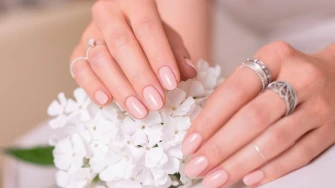 Nude nokti: Klasik u različitim nijansama koji uvijek izgleda elegantno