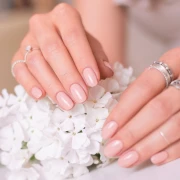 Nude nokti: Klasik u različitim nijansama koji uvijek izgleda elegantno