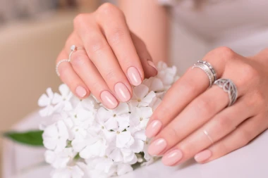 Nude nokti: Klasik u različitim nijansama koji uvijek izgleda elegantno