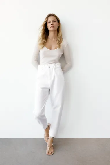 Bijele traperice podižu svaki look. Evo ideja kako ih nositi ovog ljeta