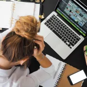 Kad te stres preuzme: Ovo su znakovi da si emocionalno iscrpljena