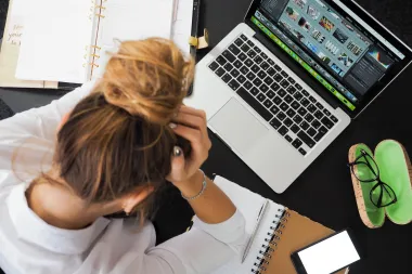 Kad te stres preuzme: Ovo su znakovi da si emocionalno iscrpljena