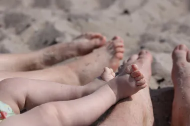 Beba i more - da ili ne? Izjava pedijatra da bebe nemaju što tražiti na plaži izazvala pravu lavinu