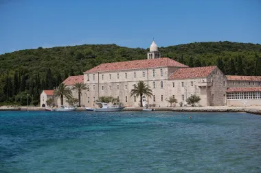 Badija - čaroban otočić na kojem možeš susresti jelene