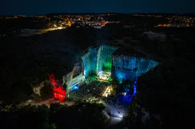 Festival Rocks&Stars @ Cave Romane – spektakl kulture i solidarnosti