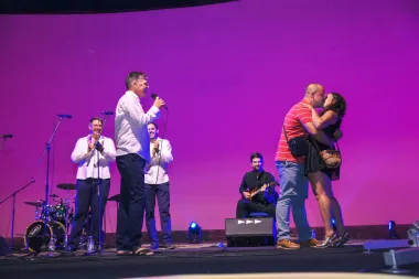 Klapa Rišpet oduševila na opatijskoj pozornici: Pala je i prosidba