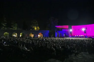 Klapa Rišpet oduševila na opatijskoj pozornici: Pala je i prosidba