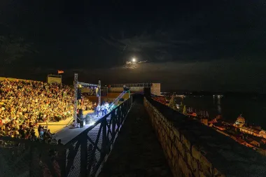 Impresivan koncert klape Rišpet na rasprodanoj tvrđavi sv. Mihovila