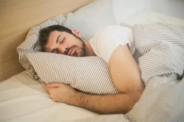Izluđuje te partnerovo hrkanje? Pokušaj si olakšati uz ove savjete