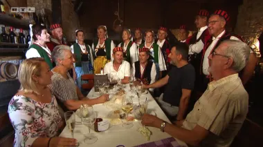 Domaćin zatajio da mu je supruga napravila desert, a dlaka u jelu umanjila je ocjenu!