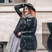 Od blejzera do suknji: Čeka nas jesen u znaku upečatljivih kožnih komada
