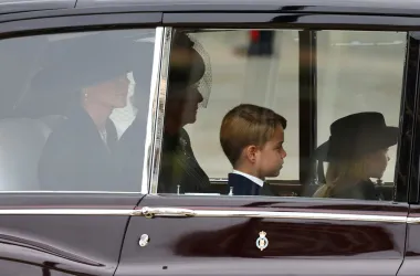 Princeza Charlotte i princ George bili su na kraljičinom sprovodu: Dobra ili loša odluka?