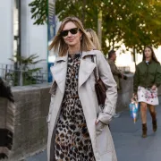 Haljine s printom idealne su za razigrane jesenske kombinacije, a Mango i Zara imaju odlične modele