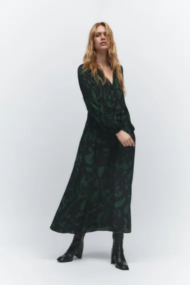 Haljine s printom idealne su za razigrane jesenske kombinacije, a Mango i Zara imaju odlične modele