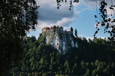 Od Škotske do Slovenije: Ovo su neki od najljepših dvoraca u Europi koje želimo posjetiti