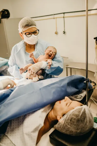 Znaš li zašto je bitna 'koža na kožu' metoda držanja bebe?