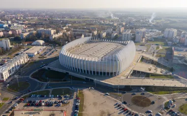 ArhiBau spaja arhitekte, projektante, graditelje, javni sektor, izlagače i posjetitelje s temama zelene energetike, arhitekture, urbanizma