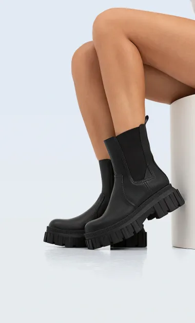 I ove jeseni nose se upečatljive  'chunky' čizme - evo gdje pronaći najbolje modele